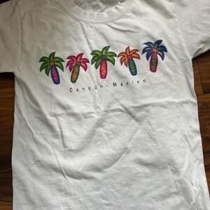 Y2K vintage Cancun t shirt women’s size small no flaws